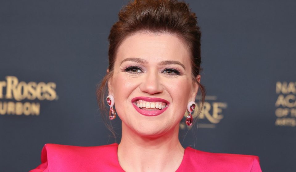 Kelly Clarkson says a Brooklyn store snubbed her. The store said the item she wanted was not for sale.