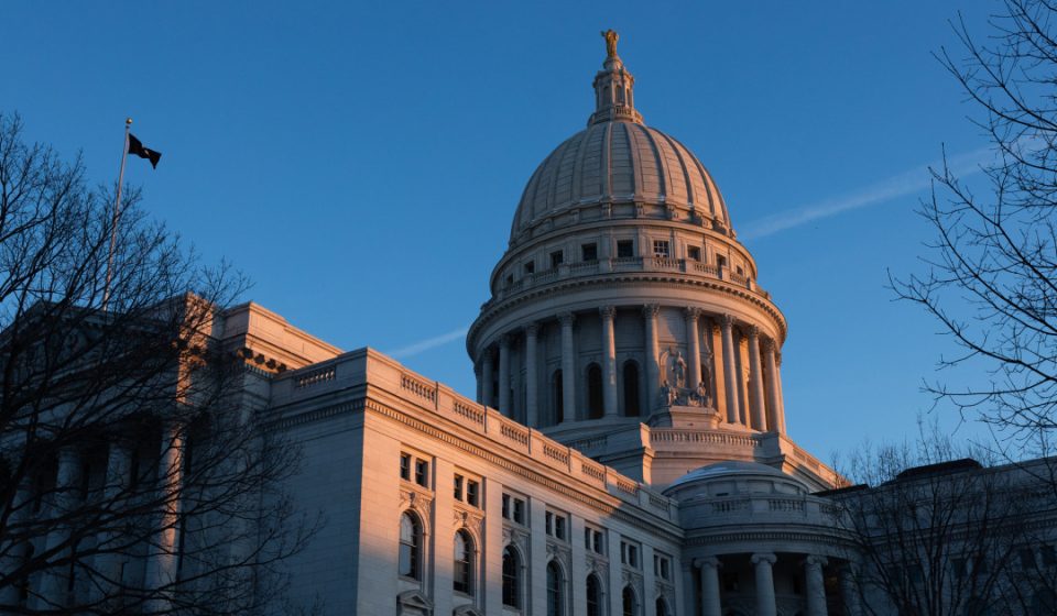 Democrats eye 'once-in-a-generation' opportunity to overturn state legislative chambers FR24 News English