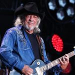 John Anderson, Vibrant Country Singer Known for “Seminole Wind,” Dies at 71