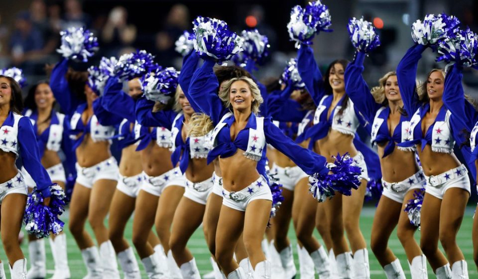 Dallas Cowboys cheerleaders unionize Dallas Cowboys cheerleaders unionize
