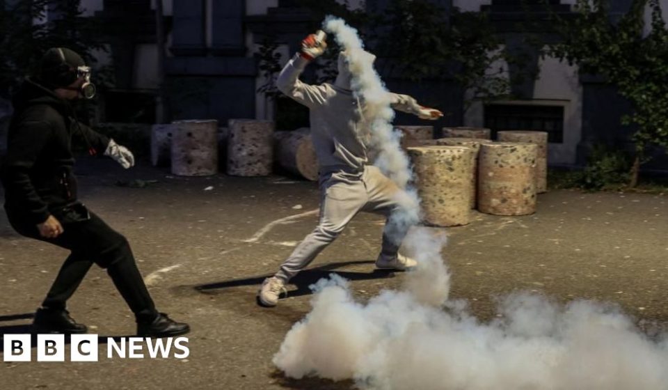 In Albania, protesters and police clash on seventh day of violent clashes - BBC News Africa