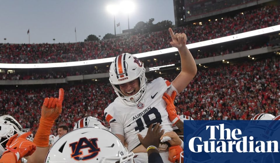 Auburn stuns No. 1 Georgia on last-minute field goal as top-ranked teams fall in successive weeks | College football