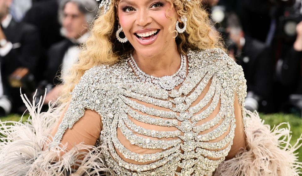 Beyoncé makes rare appearance with daughters Blue Ivy and Rumi Carter