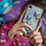 Age control methods for banning under-16s from social media set out - BBC