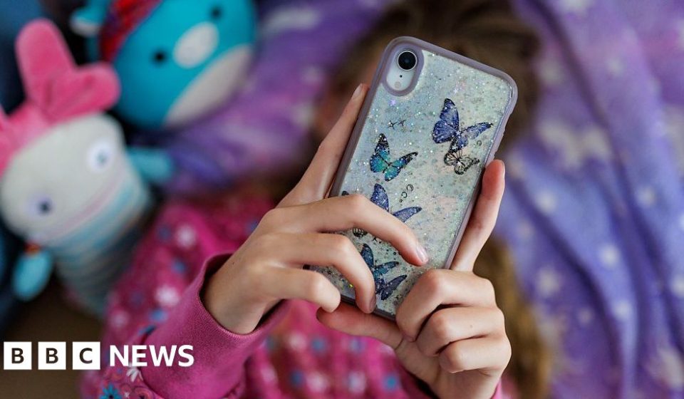 Age control methods for banning under-16s from social media set out – BBC Age control methods for banning under-16s from social media set out - BBC