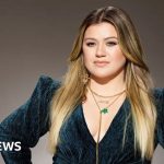 Brooklyn novelty store reeling from 'surreal' argument with Kelly Clarkson over mechanical bird