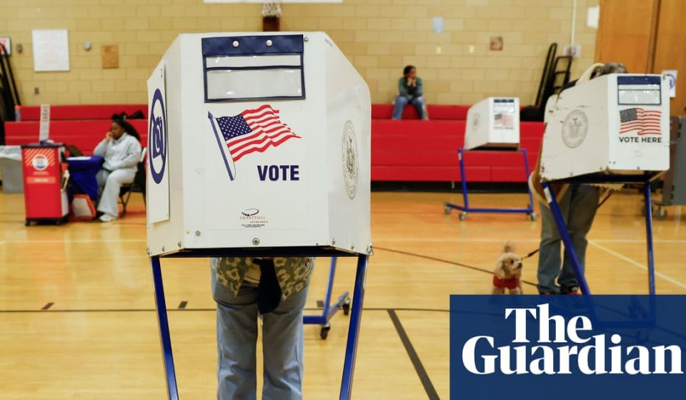 Trump promises $1 million reward for reporting voter fraud in past or future elections | Donald Trump Trump promises $1 million reward for reporting voter fraud in past or future elections | Donald Trump