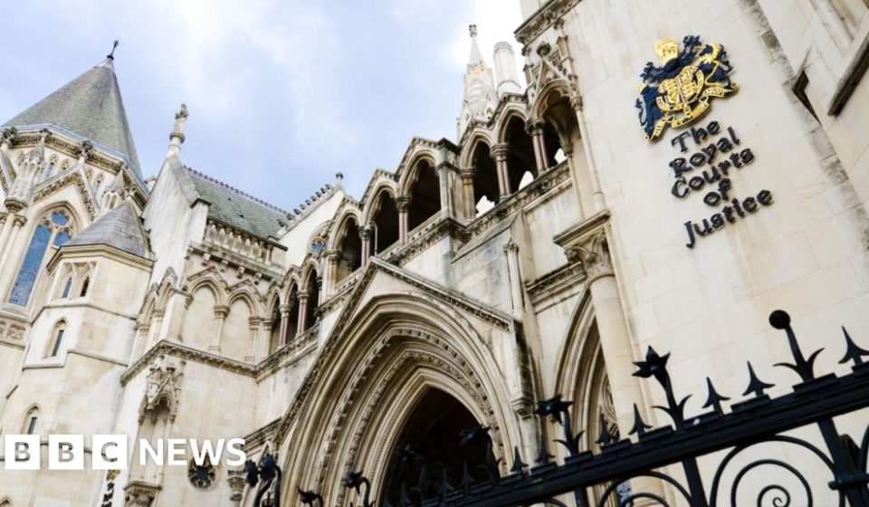 Former bankers jailed for rate rigging have convictions overturned - BBC News Africa