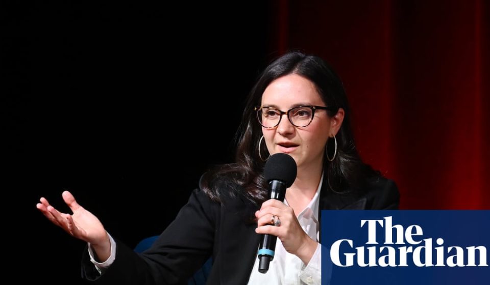 Embattled CBS frontman Bari Weiss downplays concerns about 60 Minutes' low ratings | CBS