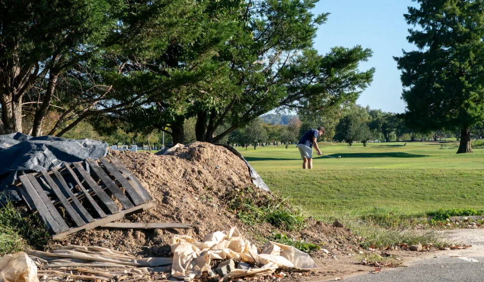“Waste Island? » Golfers say the course is not the dump Trump describes. “Waste Island? » Golfers say the course is not the dump Trump describes.