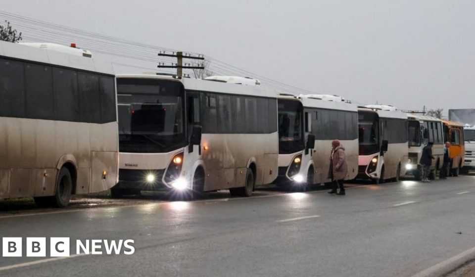 Ukrainians evacuated from Russian-occupied Olechky arrive in Belarus - BBC News Africa