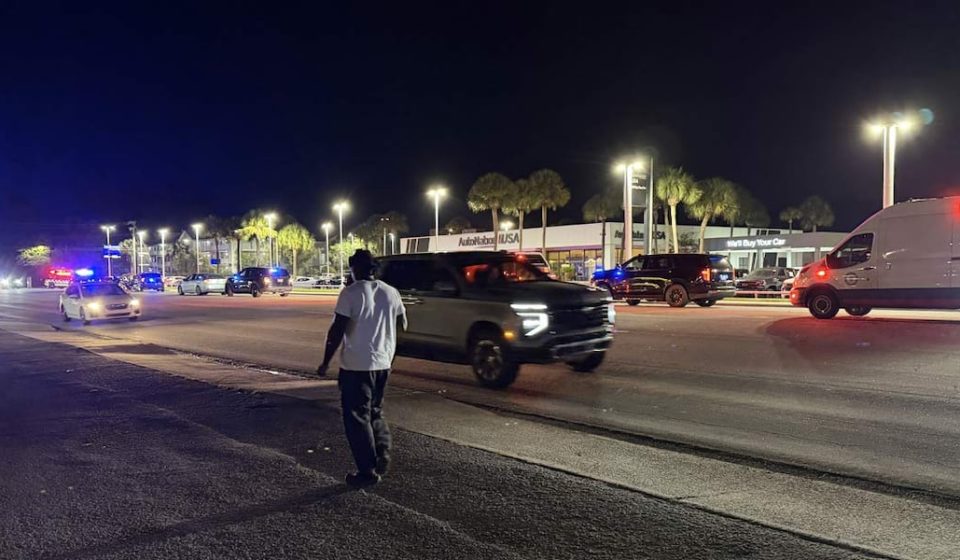 Man struck and killed while crossing Savannah Highway in West Ashley, police confirm