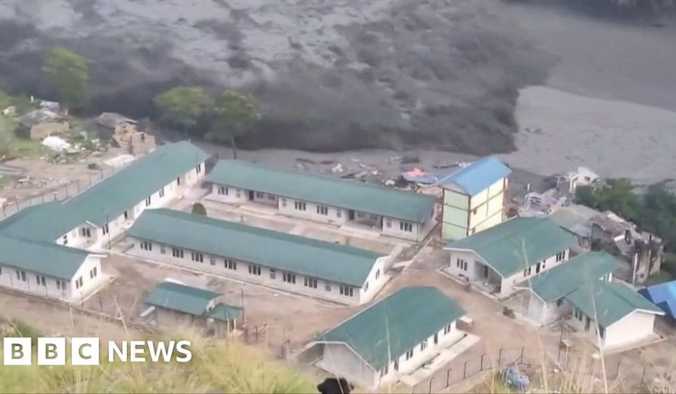 Nepal: Buildings swept away by flash floods on the Budhi Gandaki River