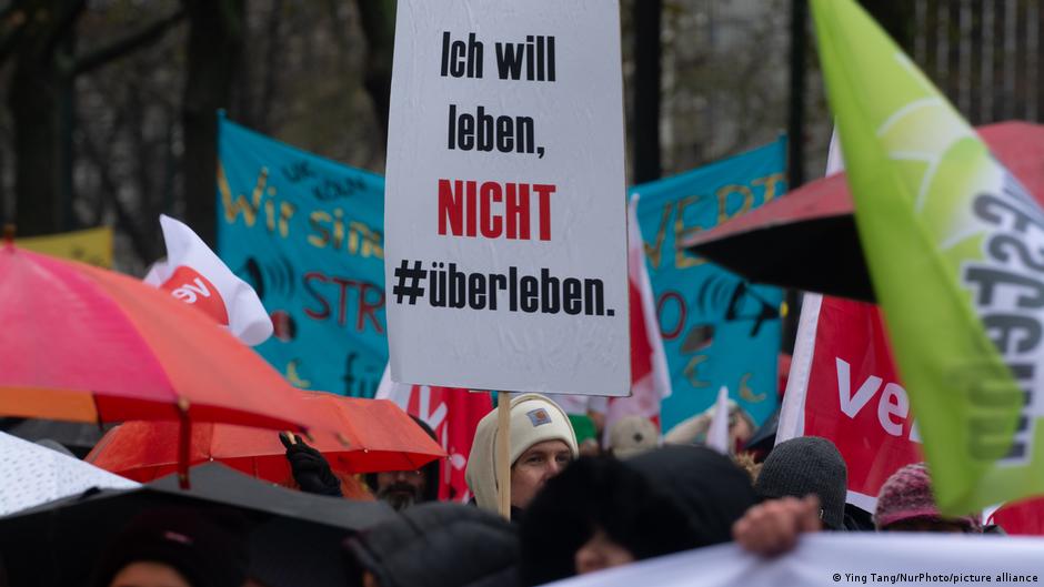German youth plan French-style mass protests