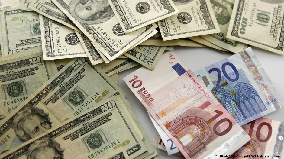 Euro falls against US dollar as French debt shakes markets