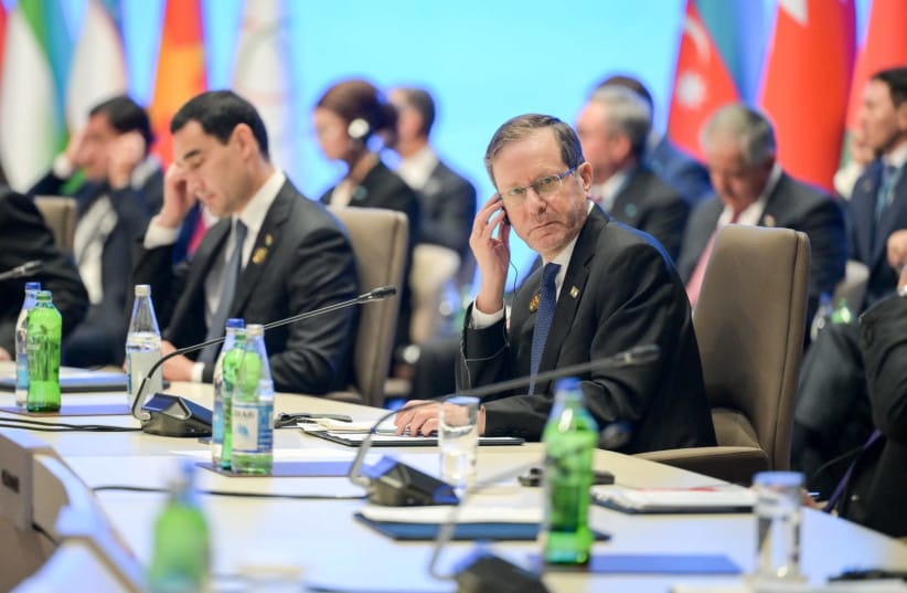 Five delegations withdraw during Isaac Herzog’s speech in Baku while the Emir of Qatar remains Five delegations withdraw during Isaac Herzog's speech in Baku while the Emir of Qatar remains