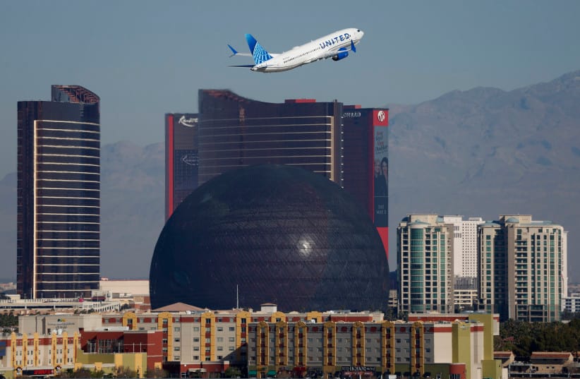 United Airlines passenger spotted text message about plane hijacking