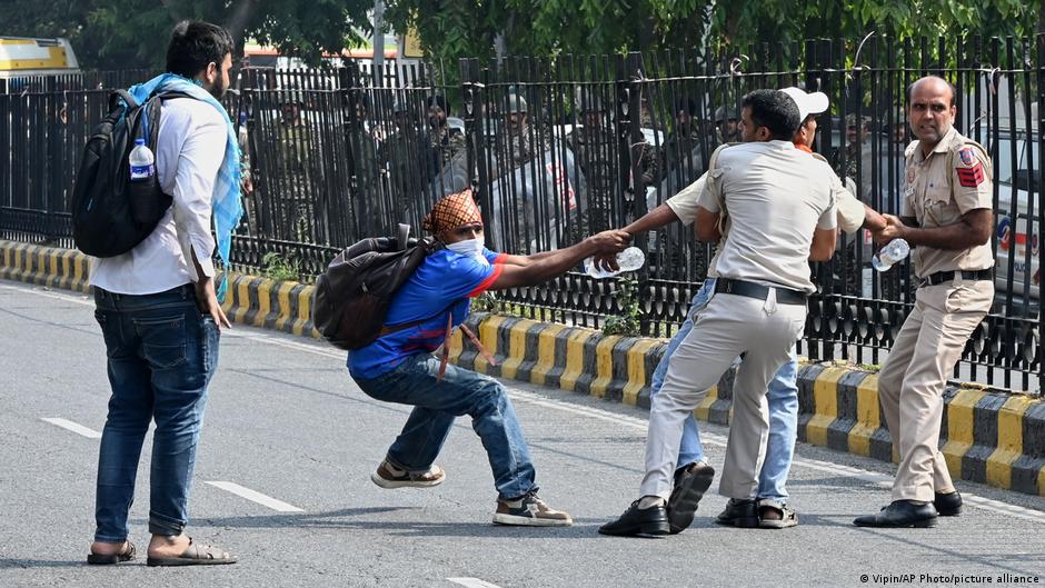 Indian police crack down on protest against 'cockroaches' in Delhi