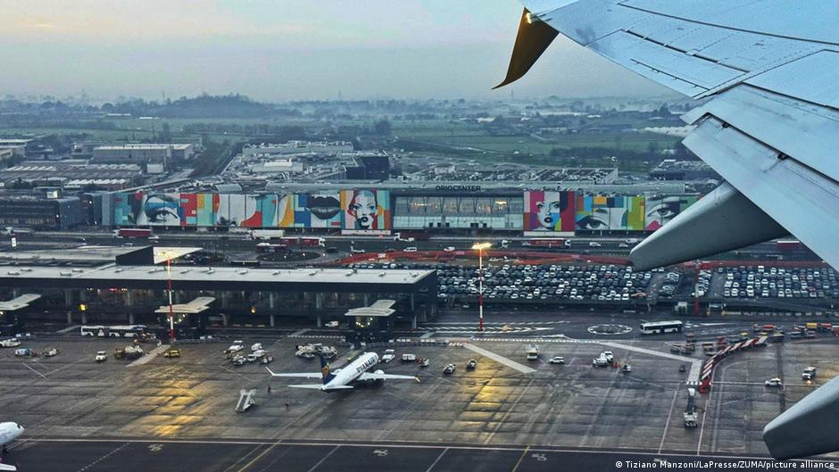 Italy cuts air traffic in half due to data transmission problem