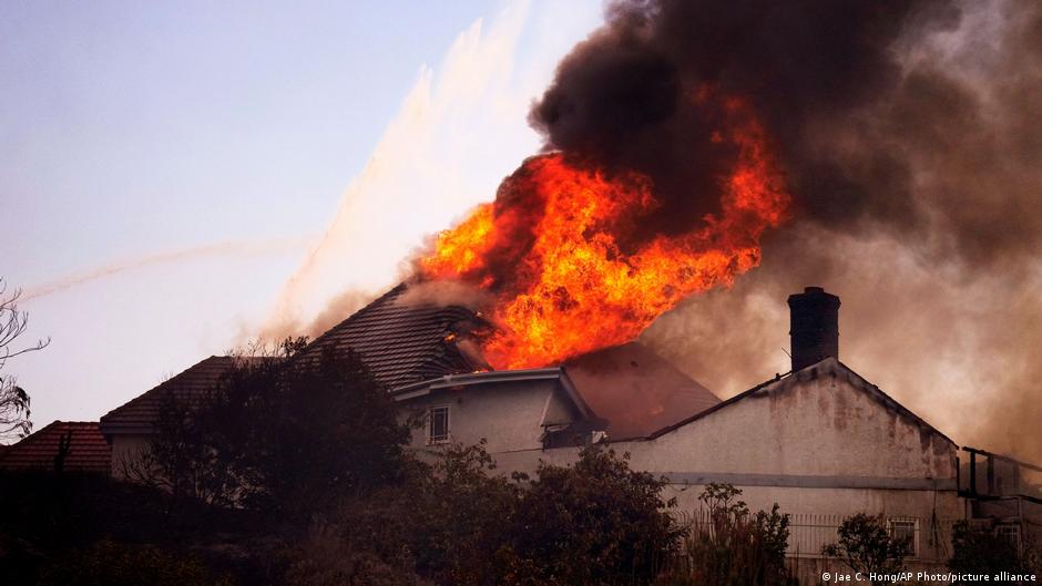 United States: California wildfires destroy homes and force evacuations