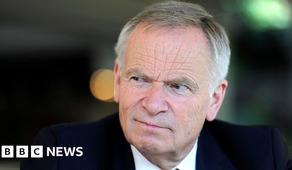 Author and former politician Jeffrey Archer dies aged 86 – BBC News Africa Author and former politician Jeffrey Archer dies aged 86 - BBC News Africa