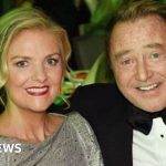 Niamh O'Brien, dancer and wife of Michael Flatley, dies at 52 - BBC News Africa