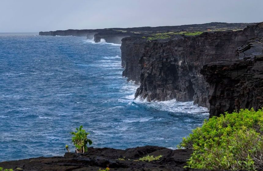 Hawaii's famous Hōlei sea arch has collapsed