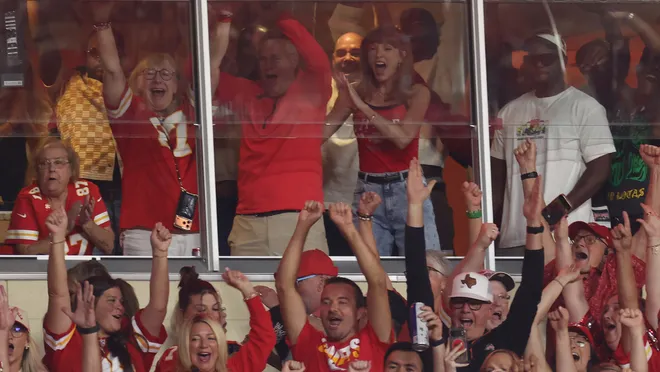Travis Kelce jokes about Taylor Swift and Prince William's backstage selfie