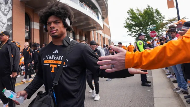 Alabama can't be trusted with Kalen DeBoer. Tennessee can trust the defense