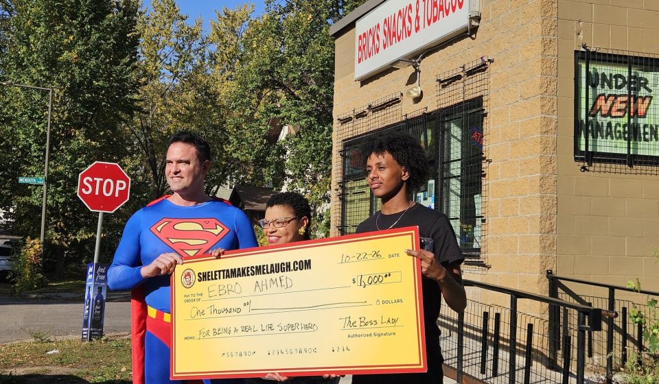 St. Paul man saves children and driver of fleeing school bus, receives $1,000 reward