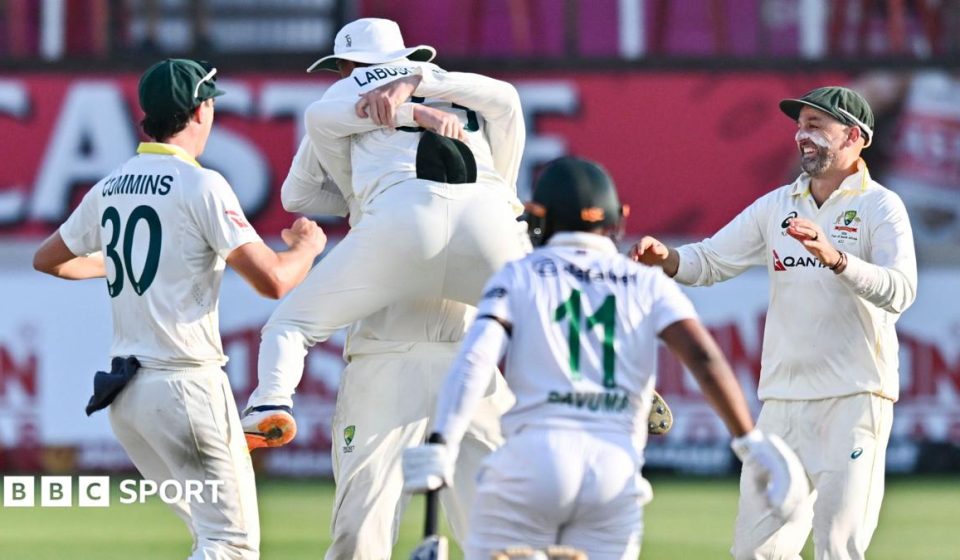 South Africa v Australia: Matt Renshaw plays again as tourists move closer to victory