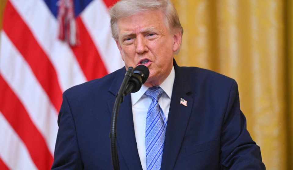 Trump reverses course, begs Republicans to vote by mail as Democrats' chances of reaching Congress improve