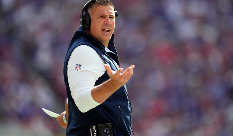 Mike Vrabel applauds Bills safety for crazy comments after Patriots win