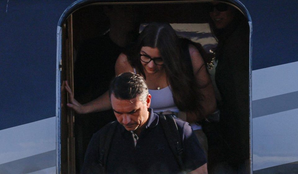 Flávio Bolsonaro flees to Miami after order to seize Brazilian passport