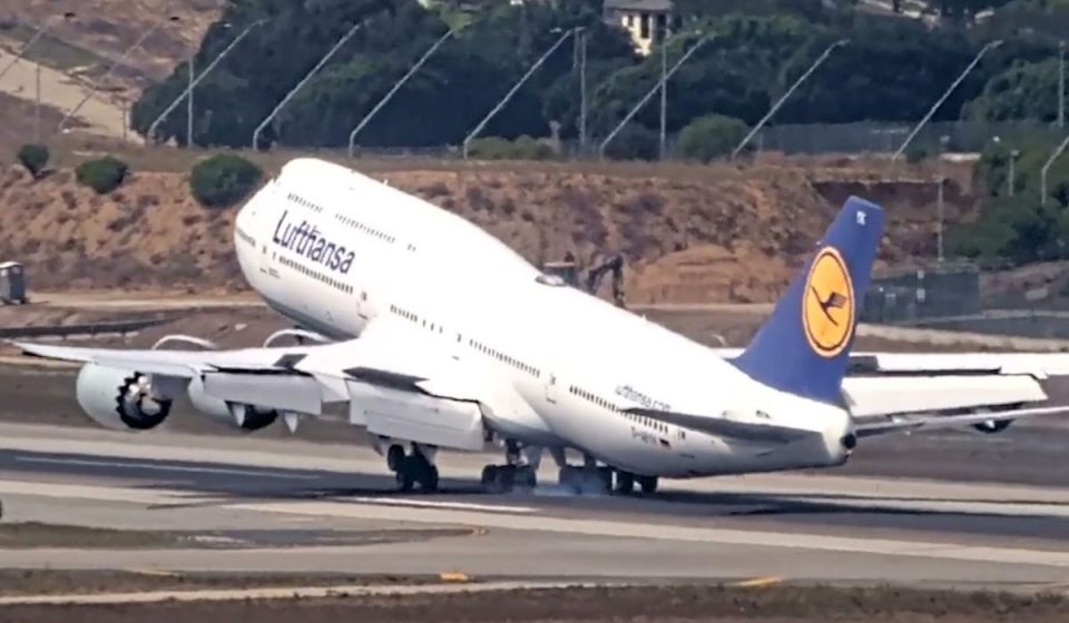 Huge airliner aborts landing on LAX runway