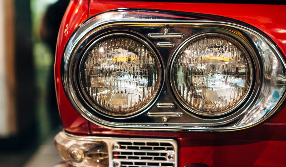 Federal government prepares to rewrite rules on car headlights