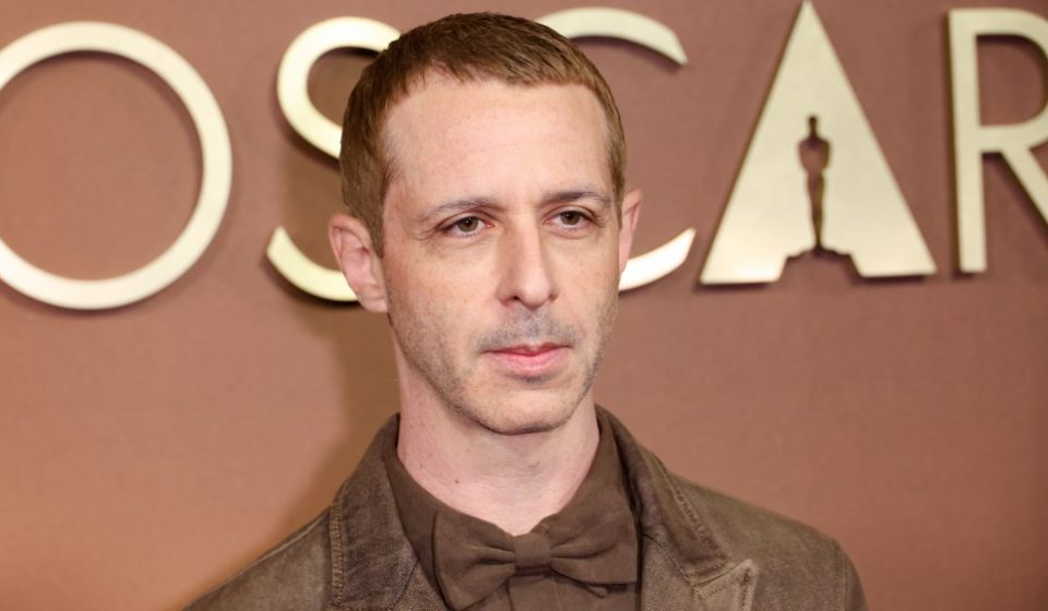 Jeremy Strong defends his method acting Jeremy Strong defends his method acting