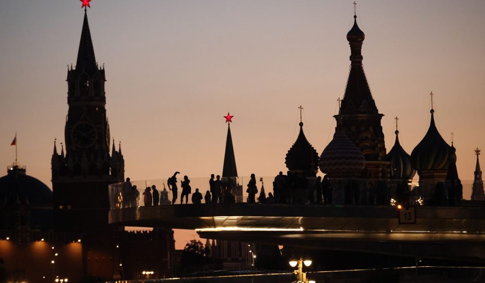 Moscow faces more than 600 Ukrainian drones overnight and grounded flights at major airports