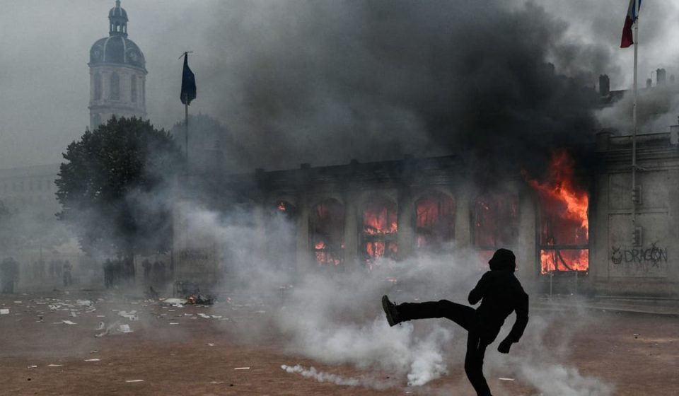 Macron promises ‘total transparency’ in France after protests turn into widespread unrest – POLITICO Macron promises 'total transparency' in France after protests turn into widespread unrest – POLITICO