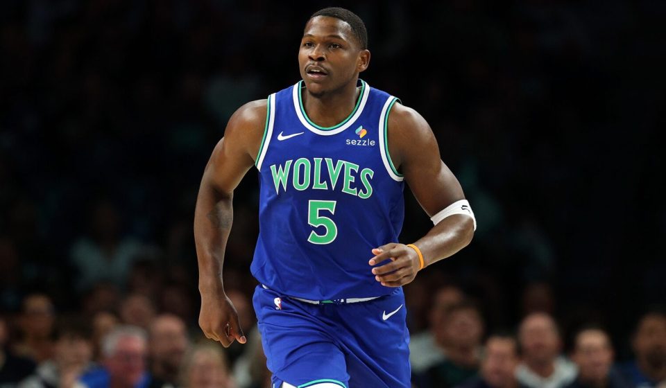 Reports: Anthony Edwards to undergo arthroscopic procedure on right knee, out for up to two months