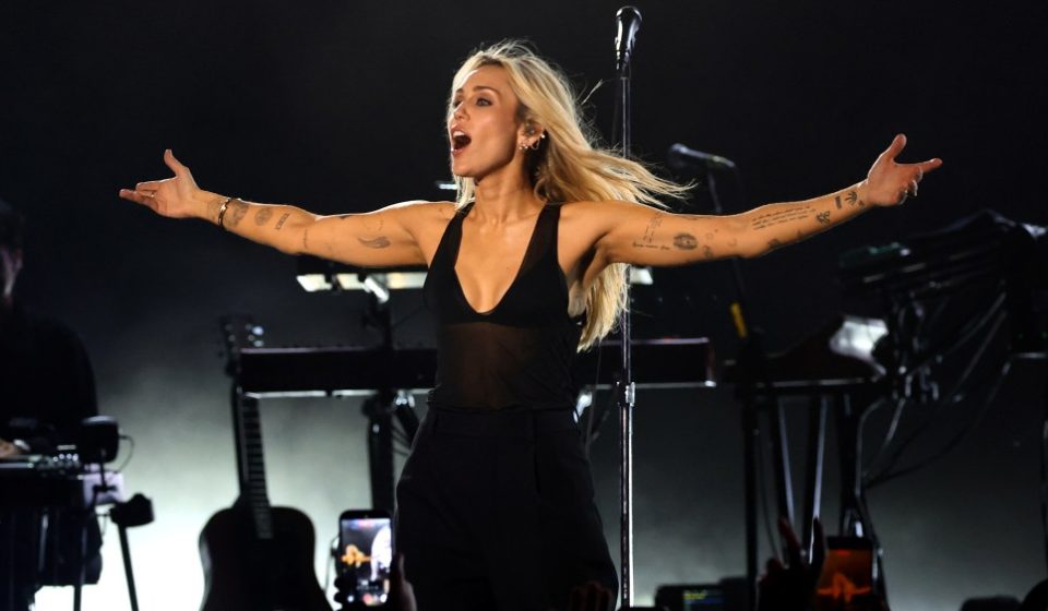 Miley Cyrus faces fame at the Hollywood Bowl in Los Angeles: concert review