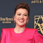 Kelly Clarkson calls NYC store a liar after pretty woman complains