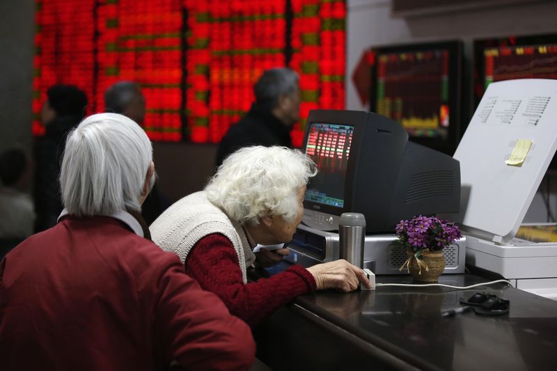 Asian stocks extend rebound as chipmakers gain ground; Indonesian stocks fall 11% By Investing.com