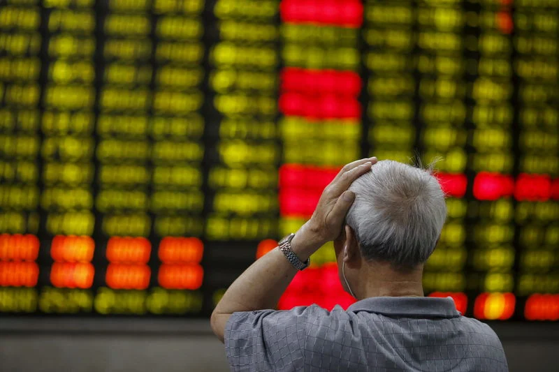 Asian stocks fall as oil soars and yields weigh; Samsung declines despite record profit By Investing.com Asian stocks fall as oil soars and yields weigh; Samsung declines despite record profit By Investing.com
