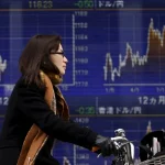 Asian stocks fall as chipmakers retreat; earnings and central bank meetings looming By Investing.com