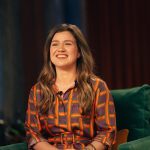 Column | Kelly Clarkson walked into a store. She left with a controversy on the Internet. - The Washington Post