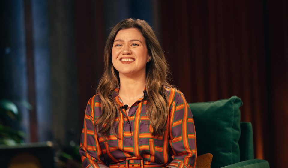 Column | Kelly Clarkson walked into a store. She left with a controversy on the Internet. - The Washington Post