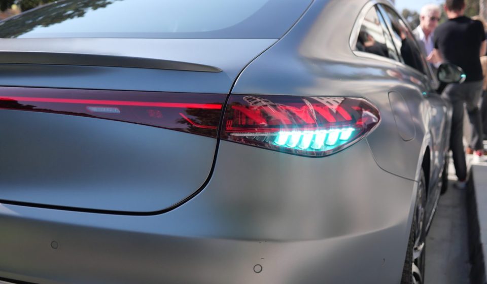 NHTSA proposes cyan lights for robotaxis, following Mercedes/China