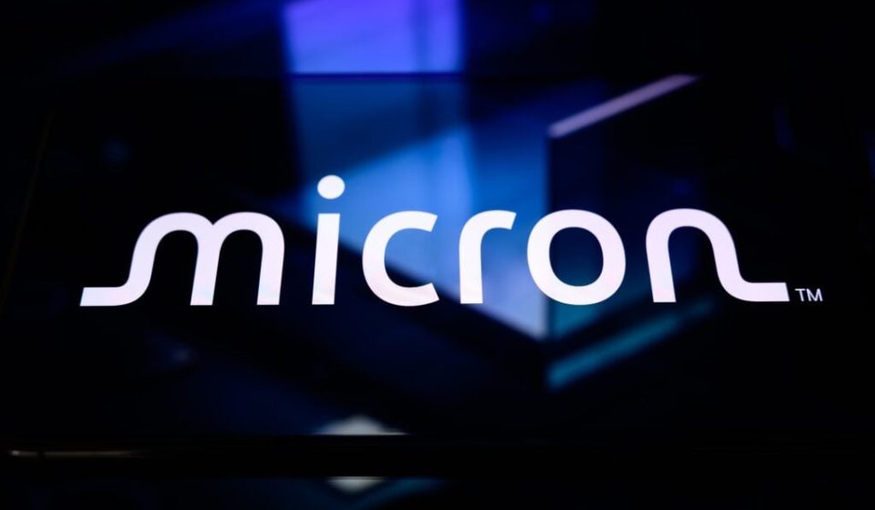 Why Micron Stock Is Struggling Despite Revenue Growth and Low Valuation - Micron Technology (NASDAQ:MU)