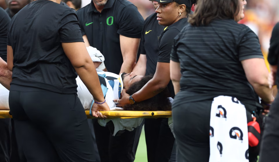 Brandee Barbee: Oregon coach who helped Dante Moore after USC hit
